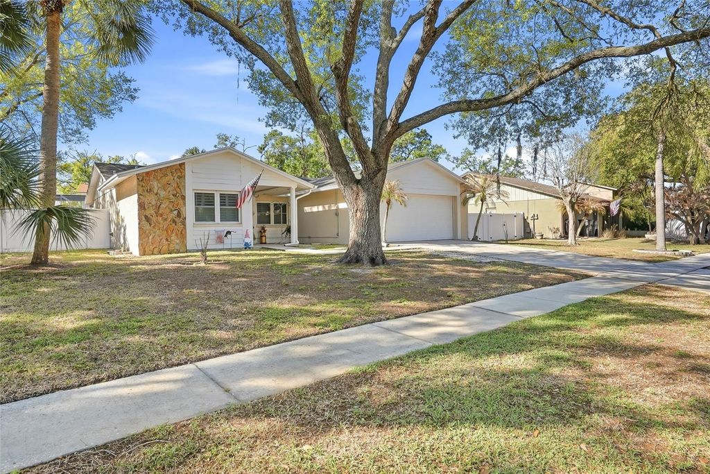 Photo of 605 Oakmoss Drive, Brandon, FL 33511 (MLS # TB8488451)