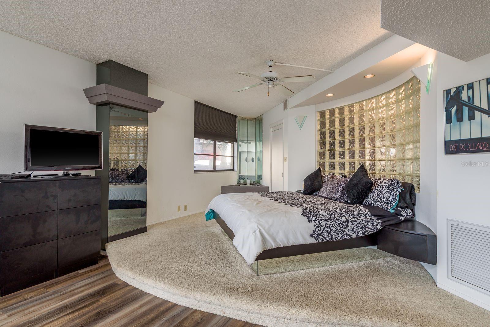 CAMELOT OAKS CONDO - Residential