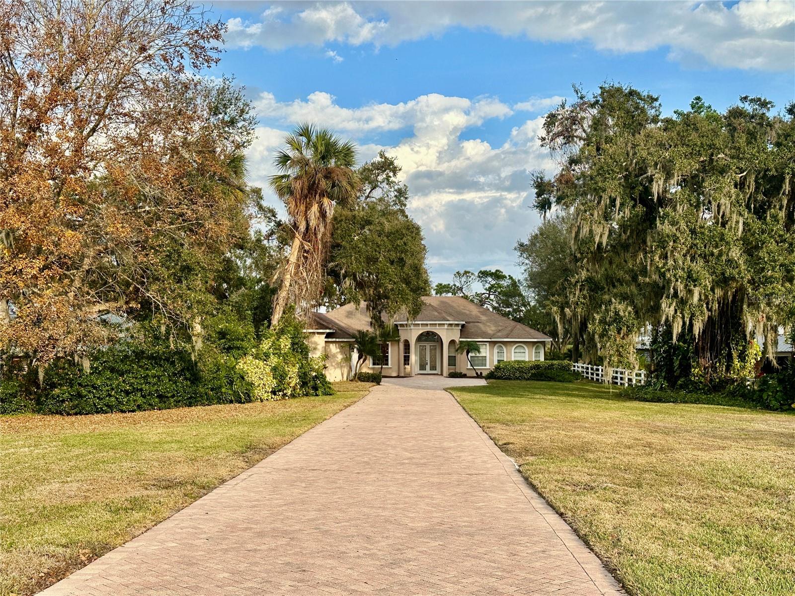 1006 W LAKE HAMILTON DRIVE