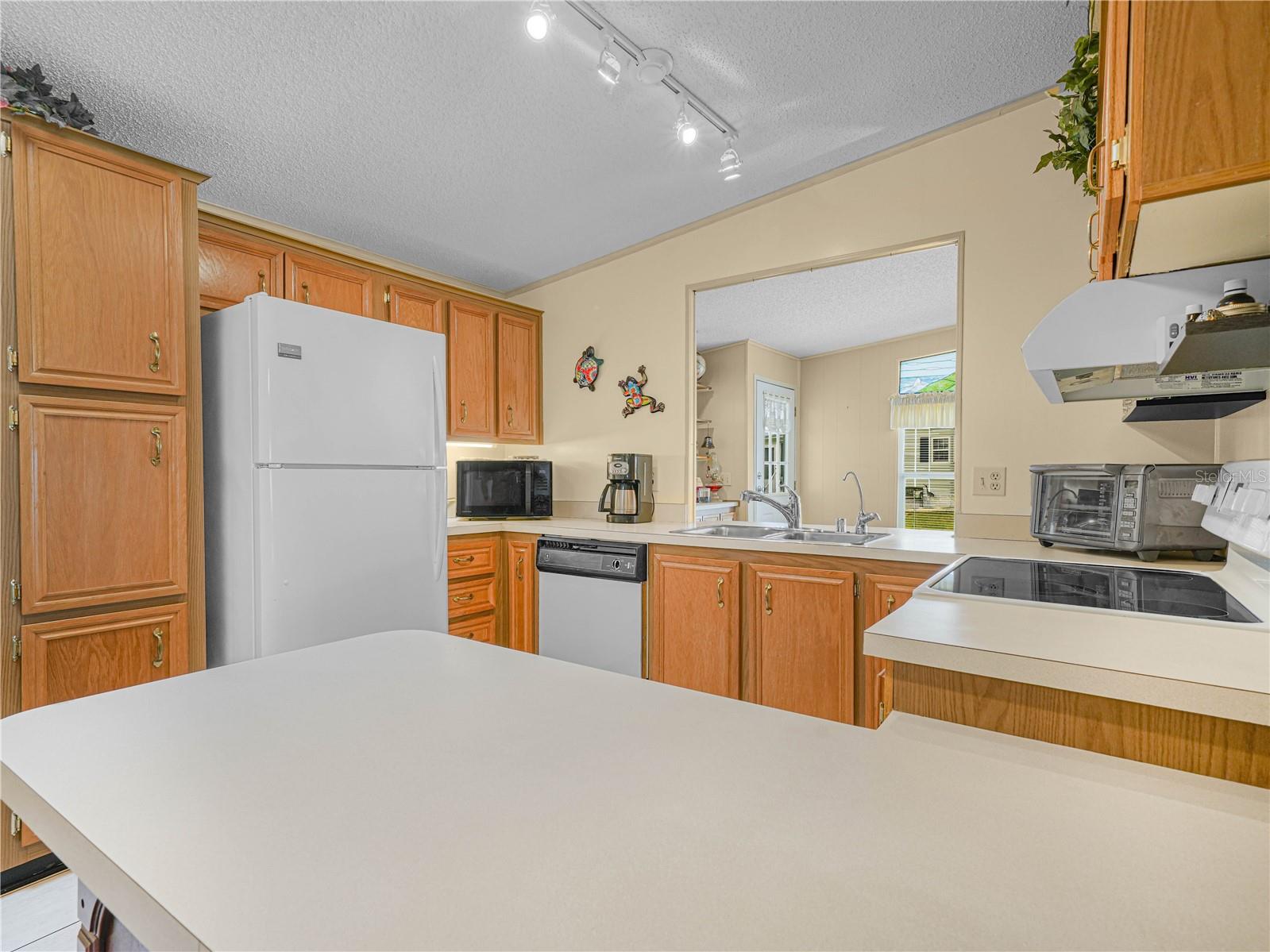 FOXWOOD LAKE ESTATES - Residential