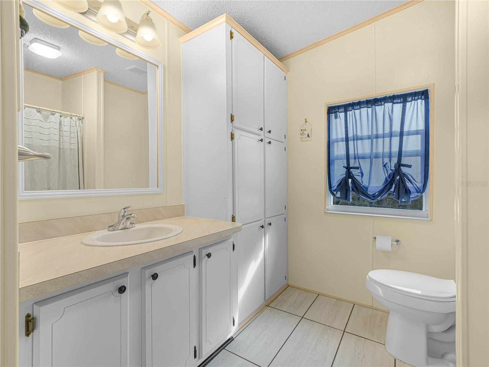 FOXWOOD LAKE ESTATES - Residential