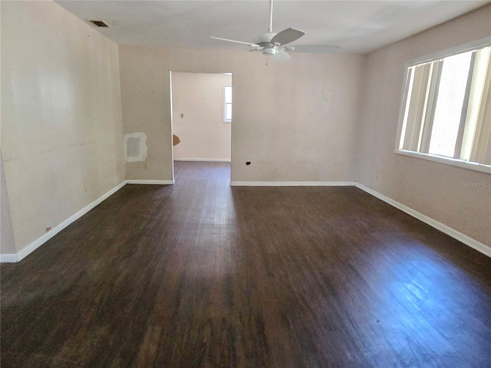 ROUND LAKE - Residential