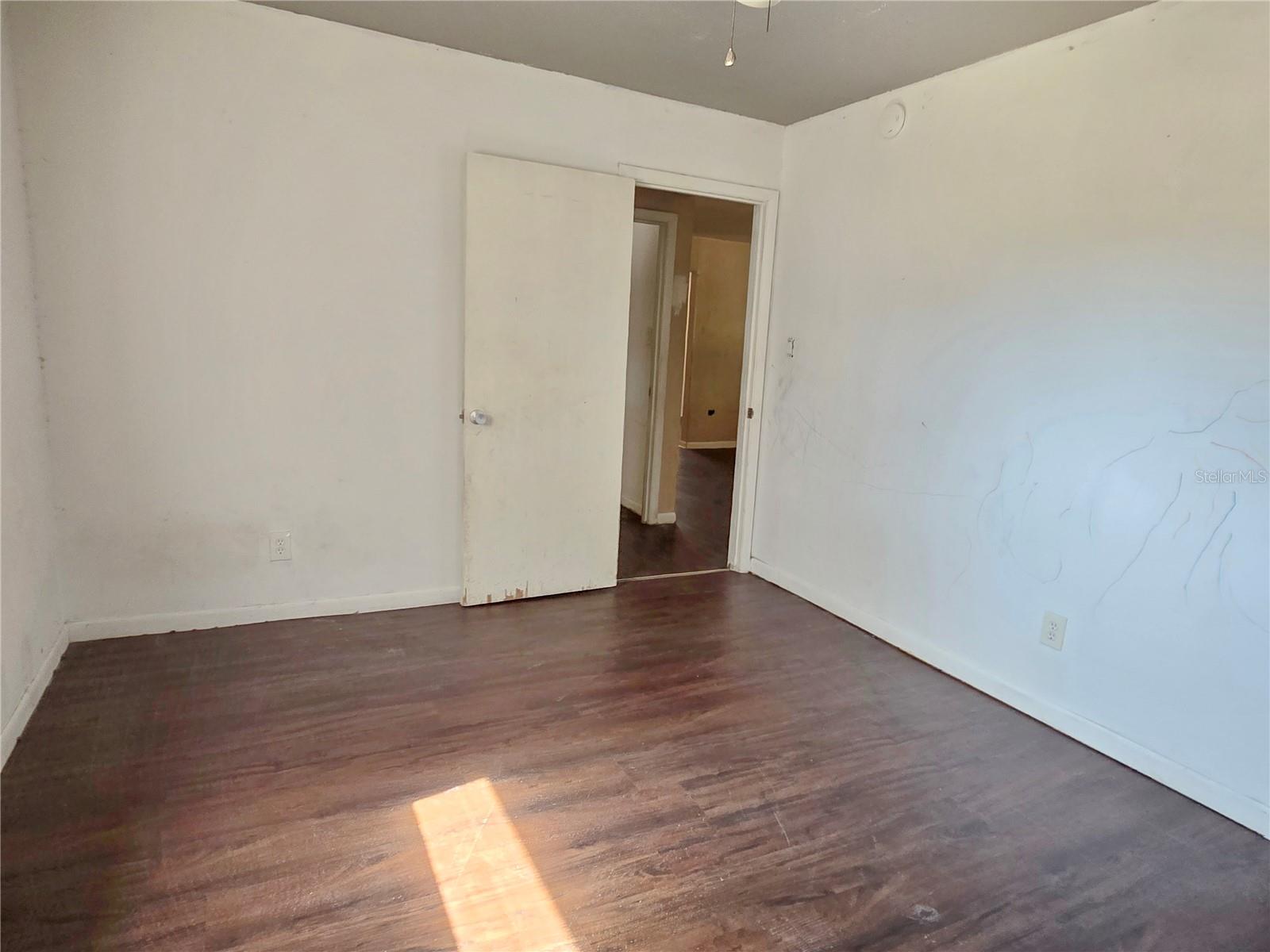 ROUND LAKE - Residential