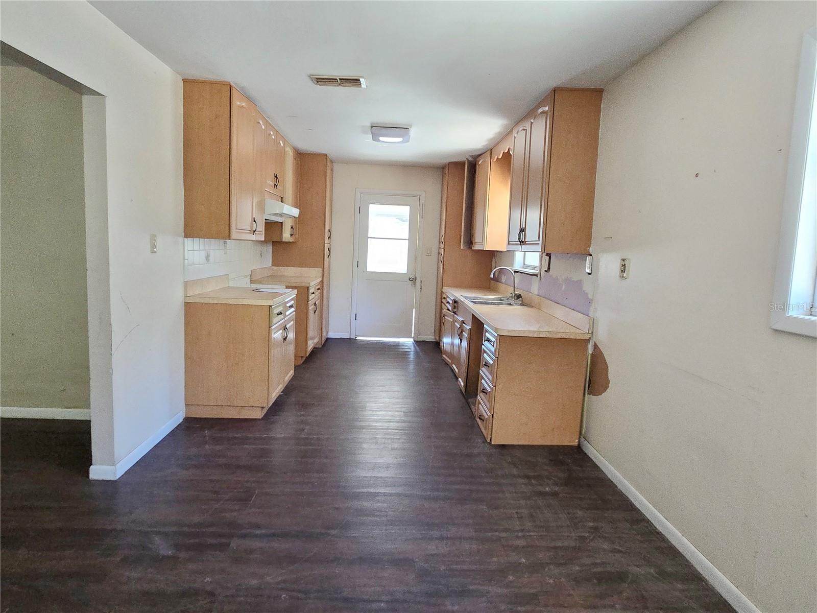 ROUND LAKE - Residential