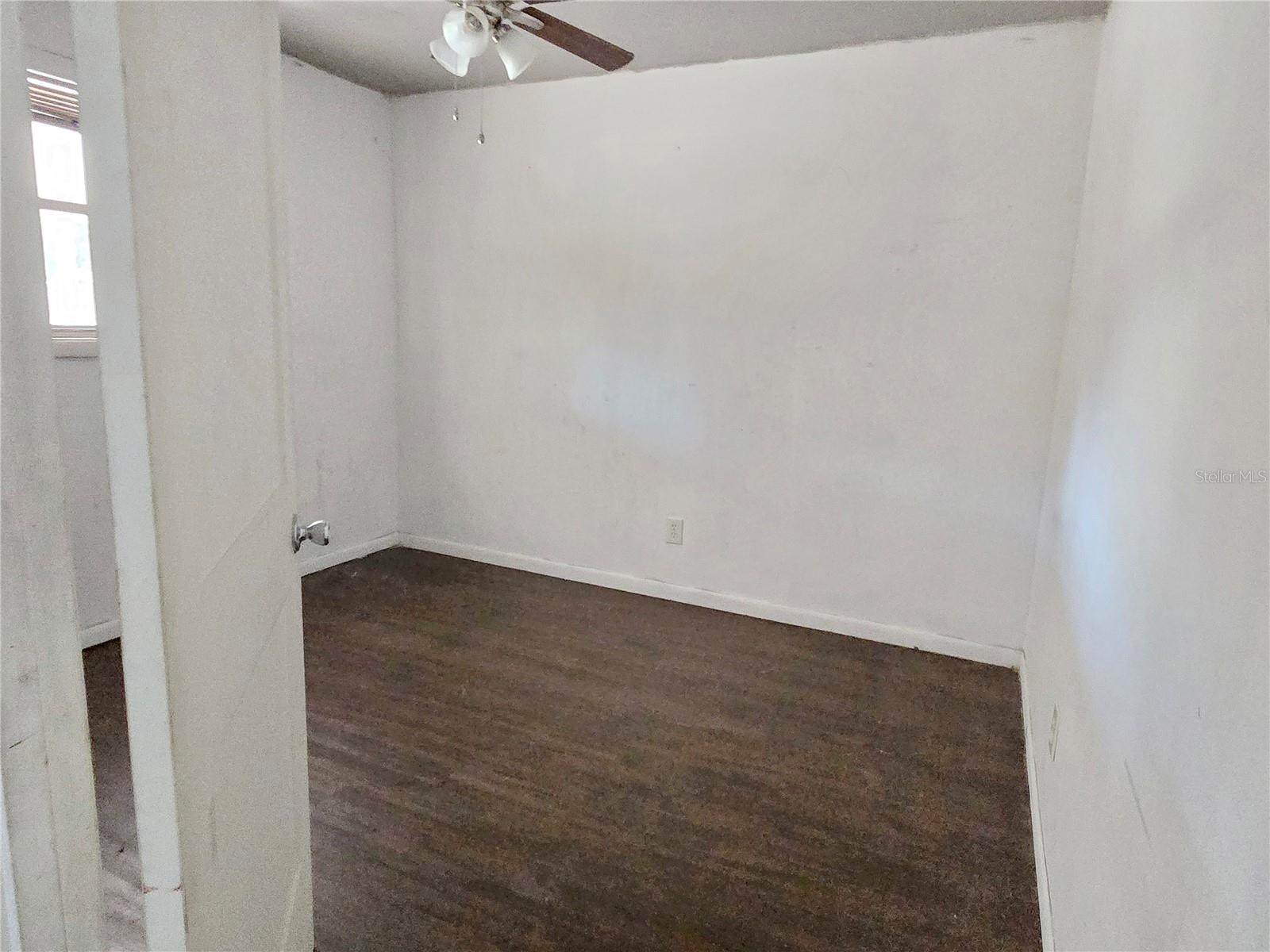 ROUND LAKE - Residential