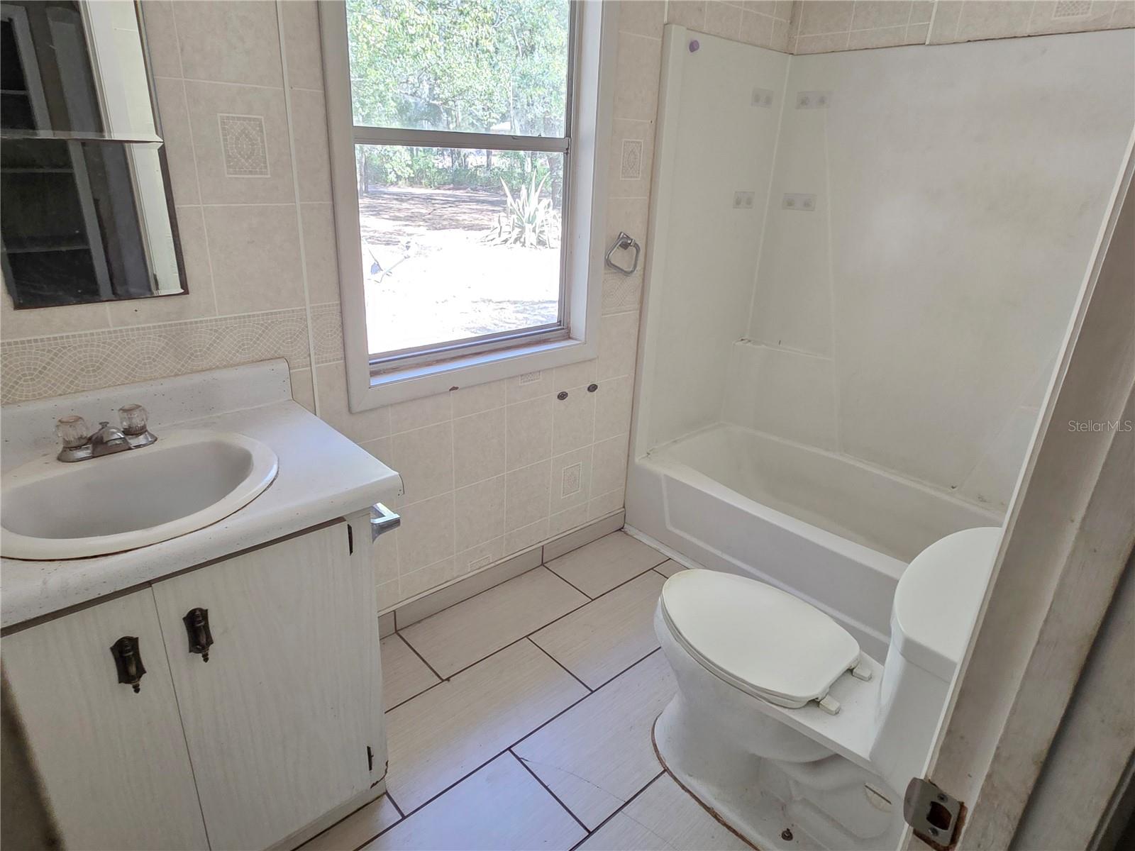 ROUND LAKE - Residential