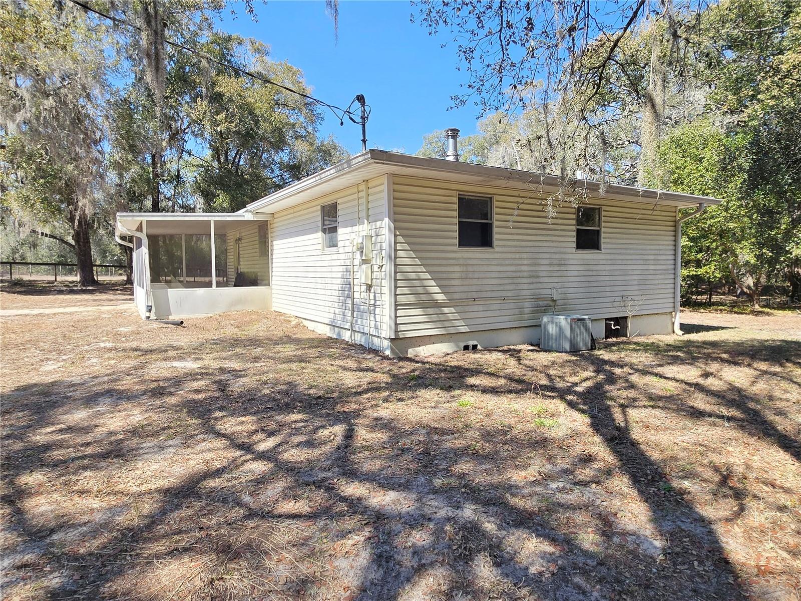 ROUND LAKE - Residential