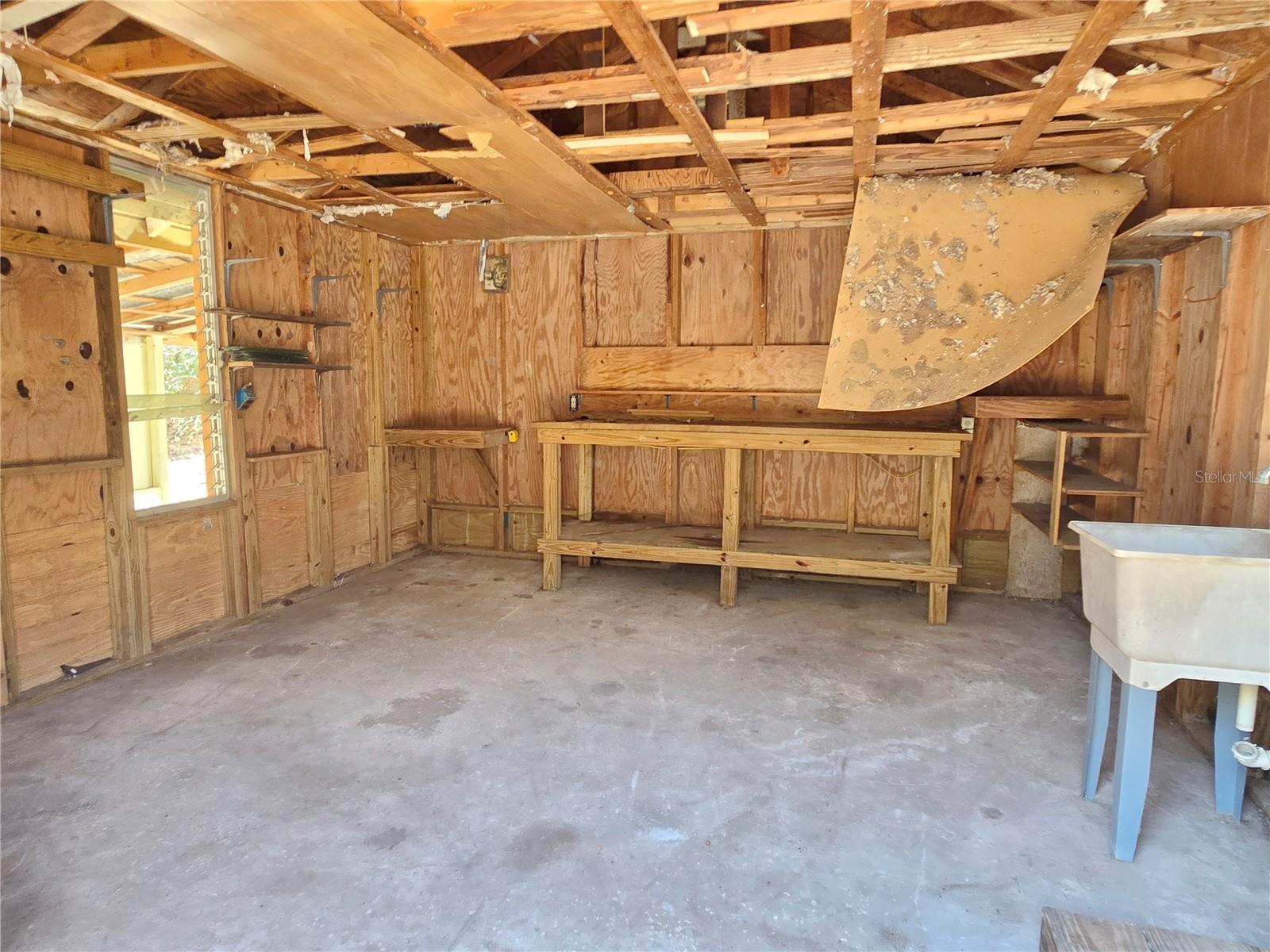 ROUND LAKE - Residential