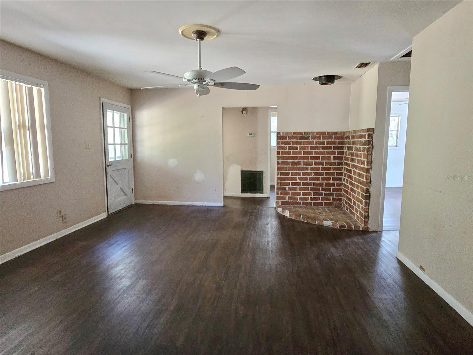 ROUND LAKE - Residential