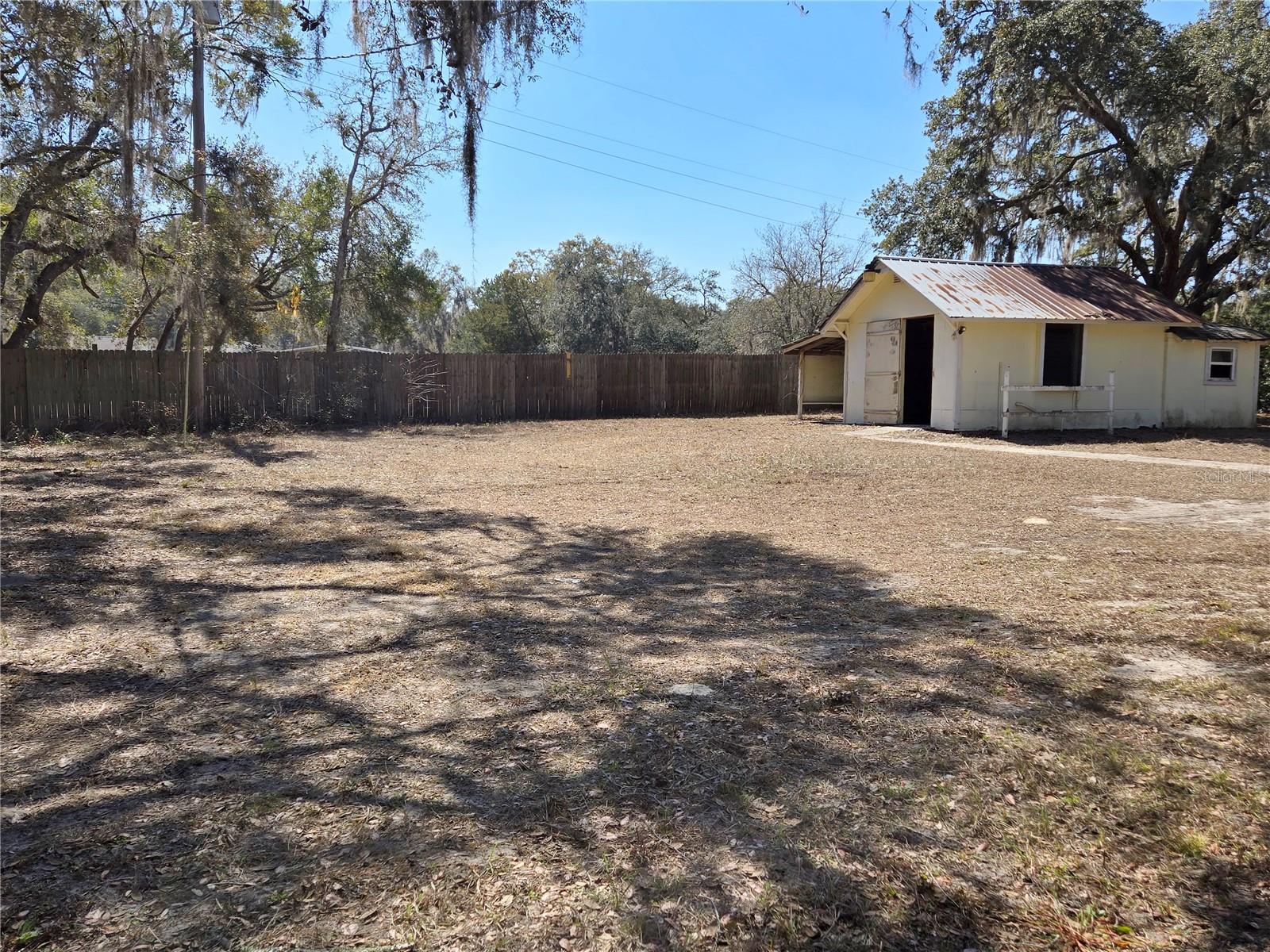 ROUND LAKE - Residential