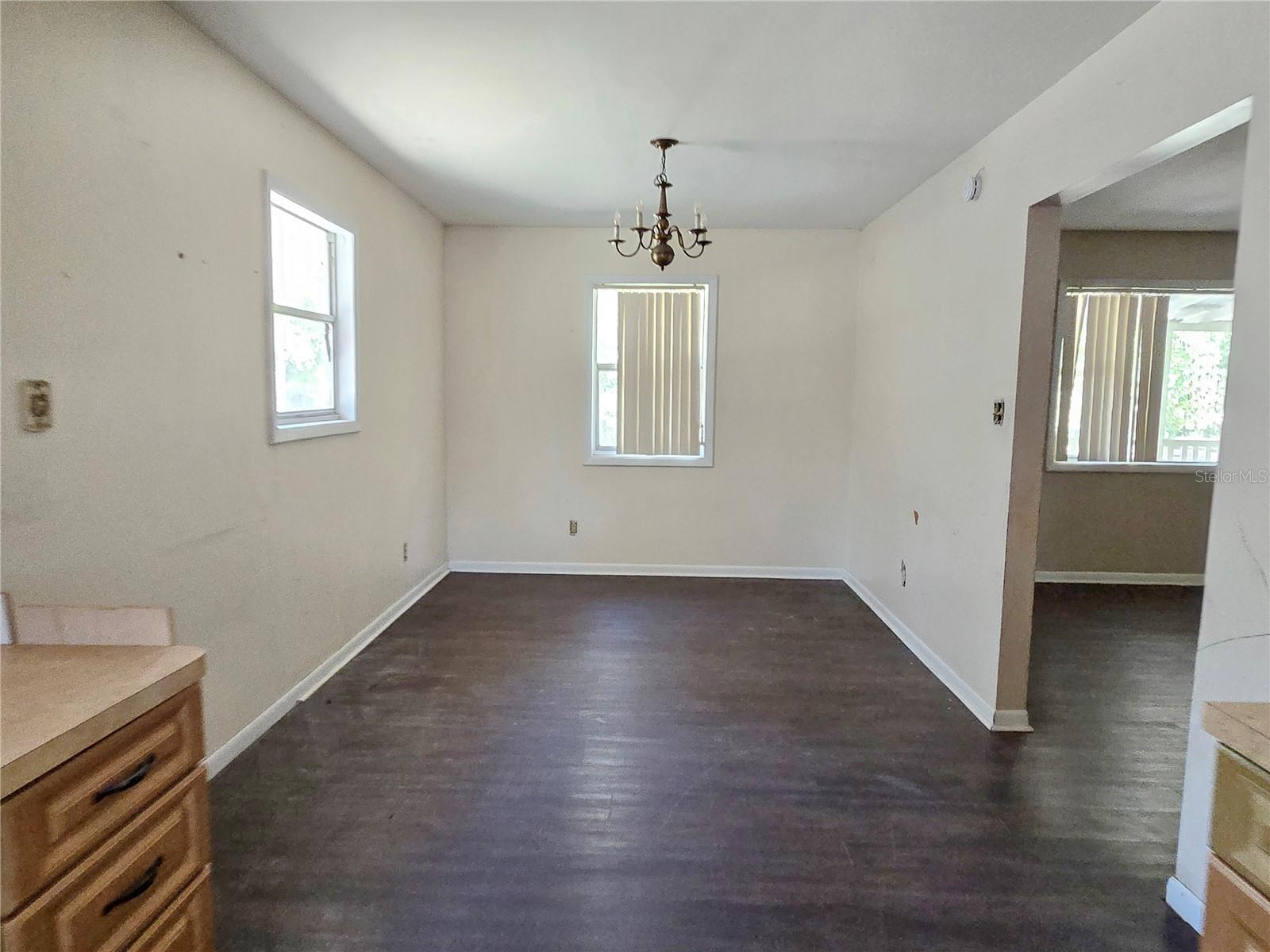 ROUND LAKE - Residential