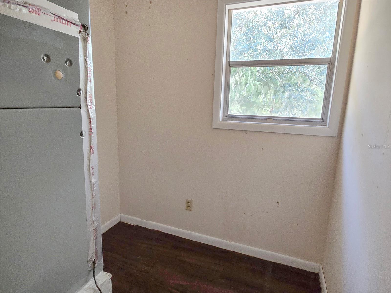 ROUND LAKE - Residential