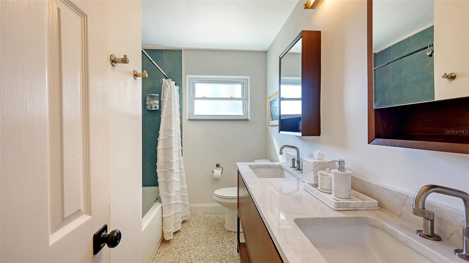 SOUTH GATE - Residential