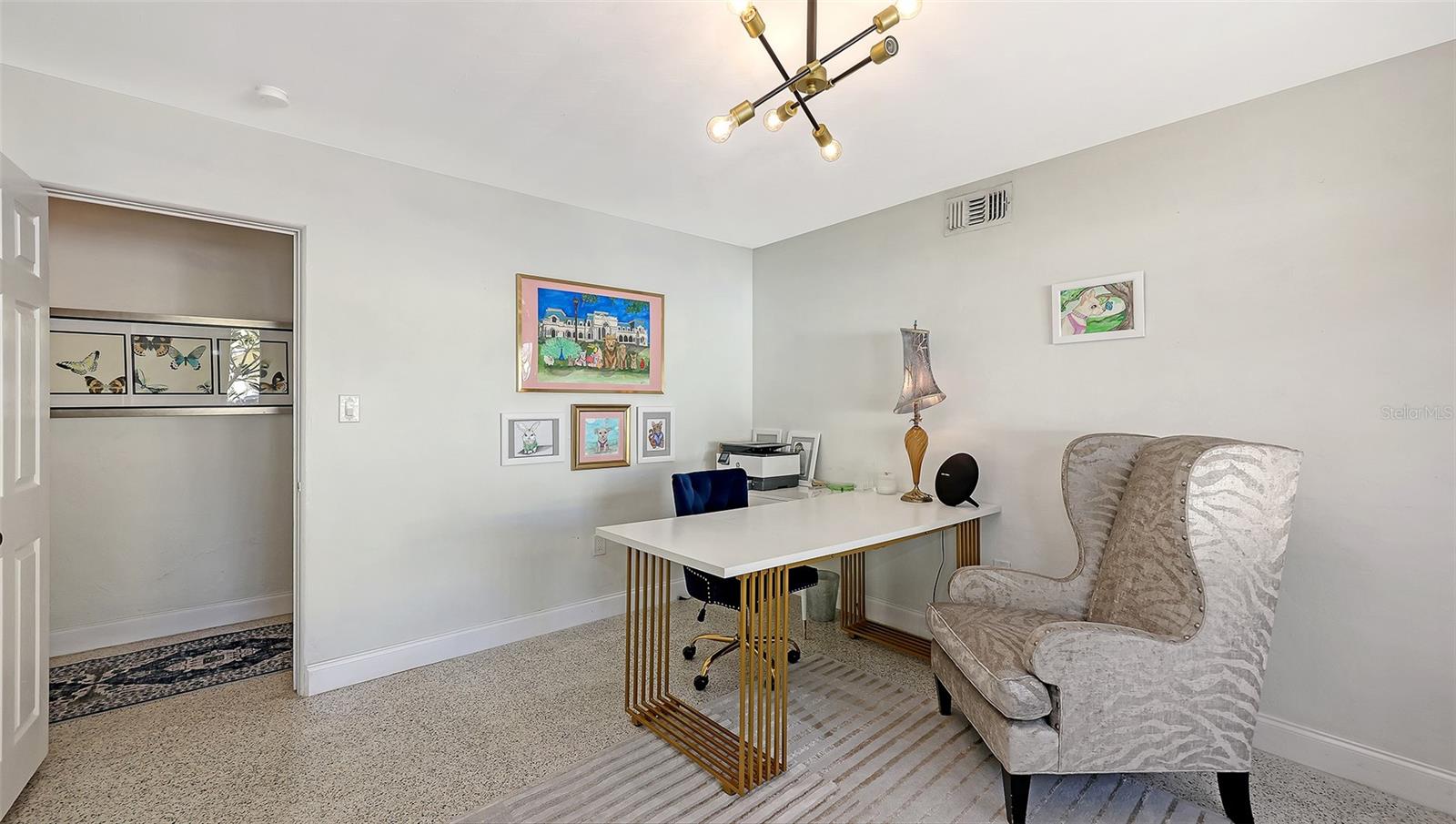 SOUTH GATE - Residential