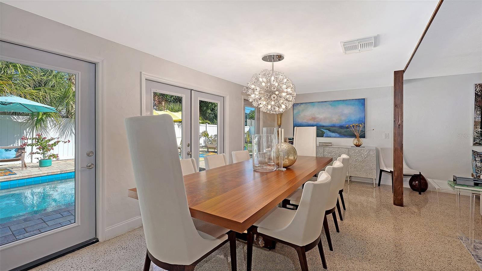 SOUTH GATE - Residential