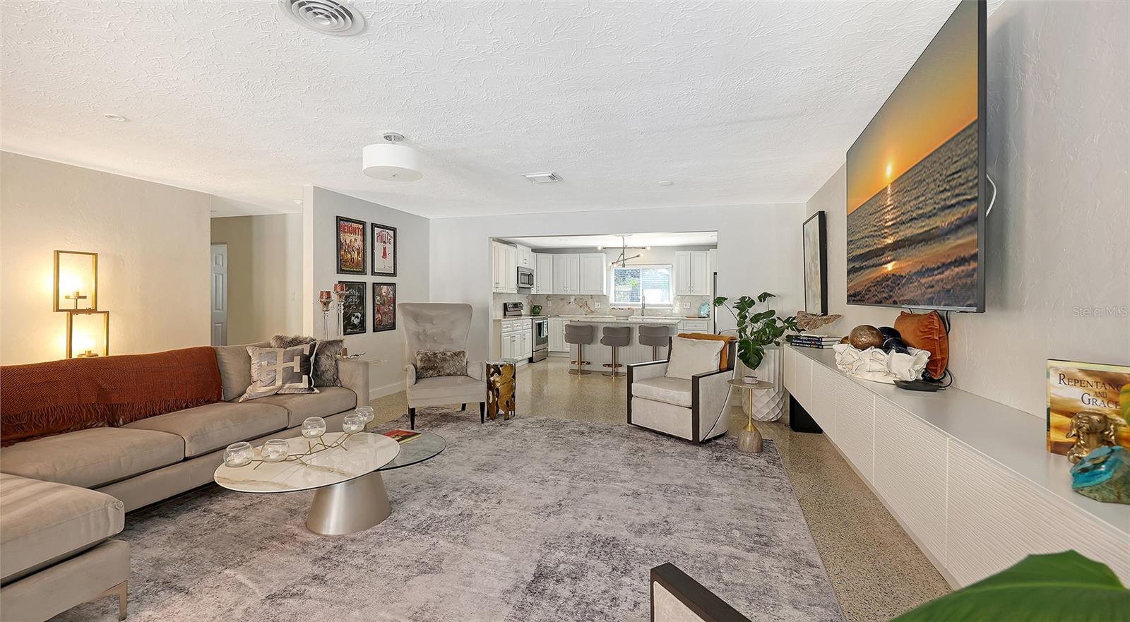 SOUTH GATE - Residential