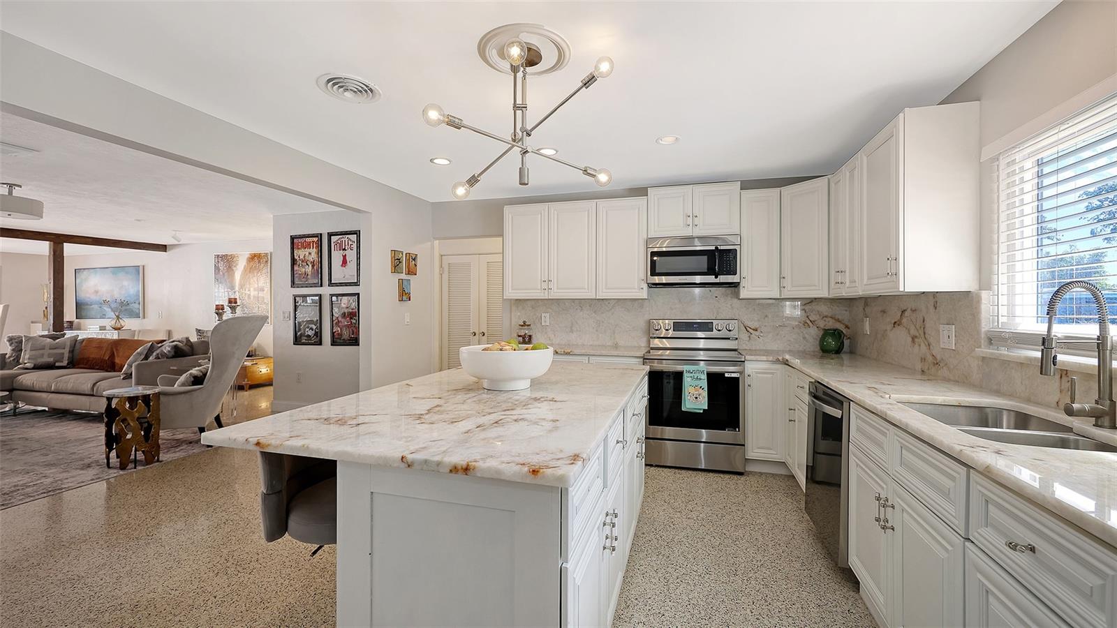 SOUTH GATE - Residential