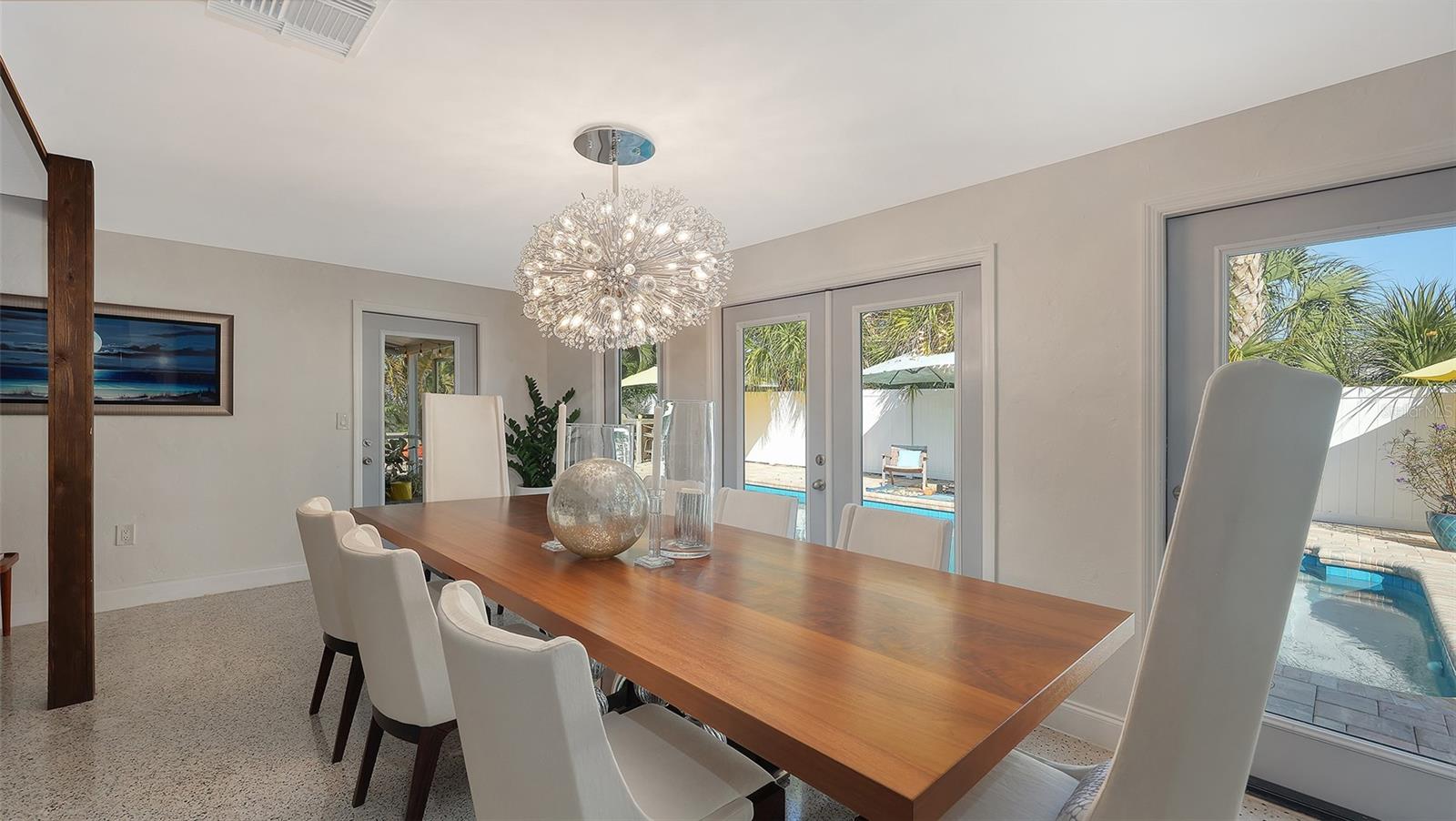 SOUTH GATE - Residential