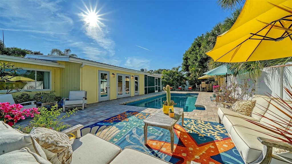 Photo of 2525 Hibiscus Street, Sarasota, FL 34239 (MLS # A4671957)