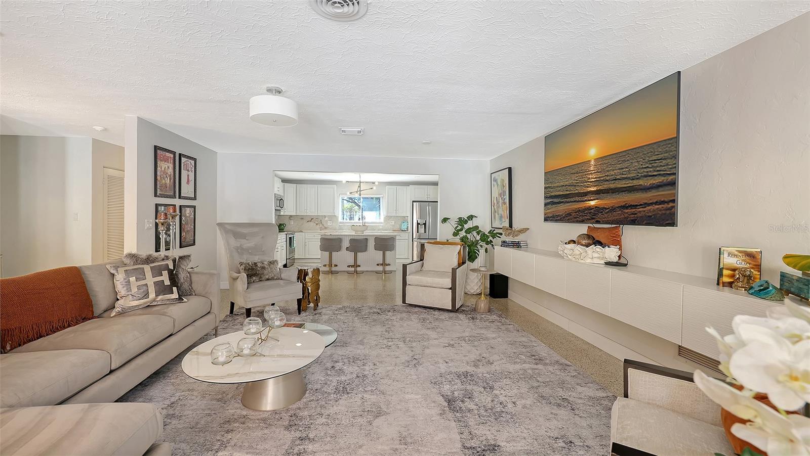 SOUTH GATE - Residential