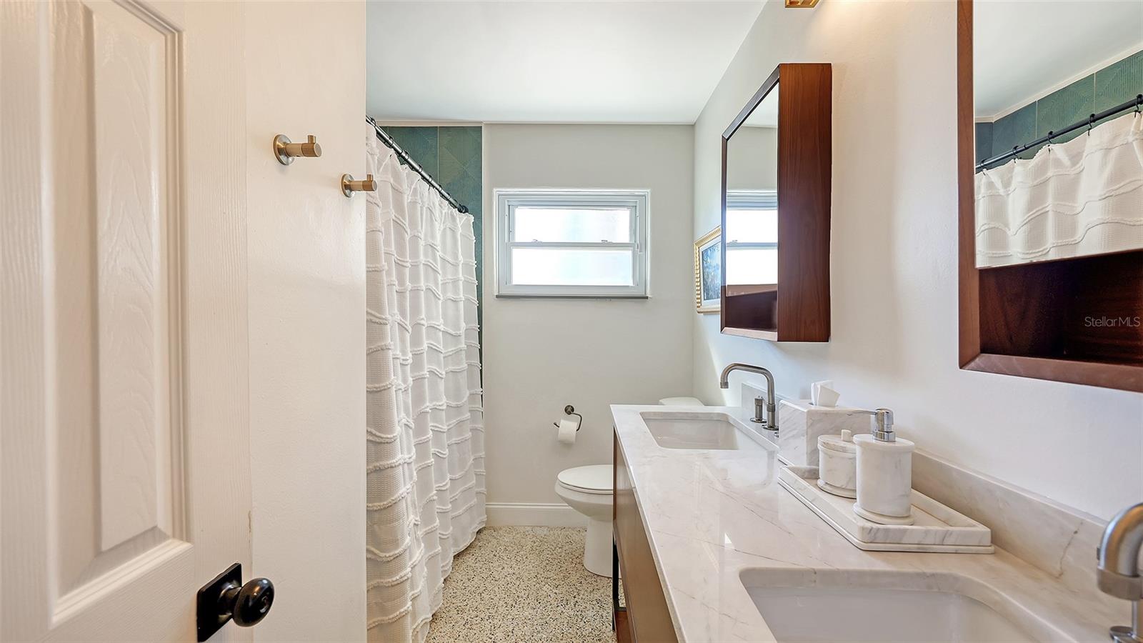 SOUTH GATE - Residential