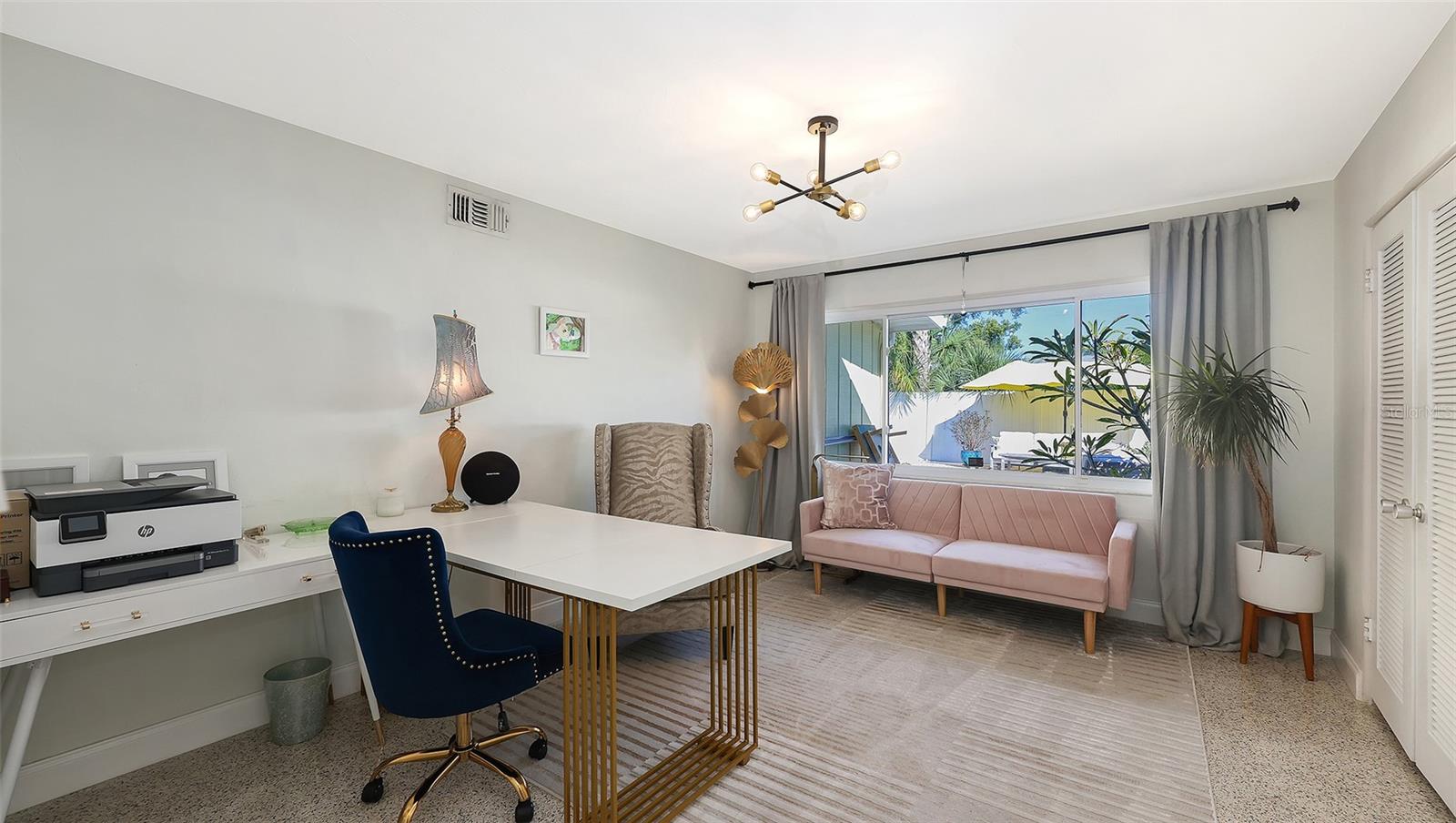 SOUTH GATE - Residential