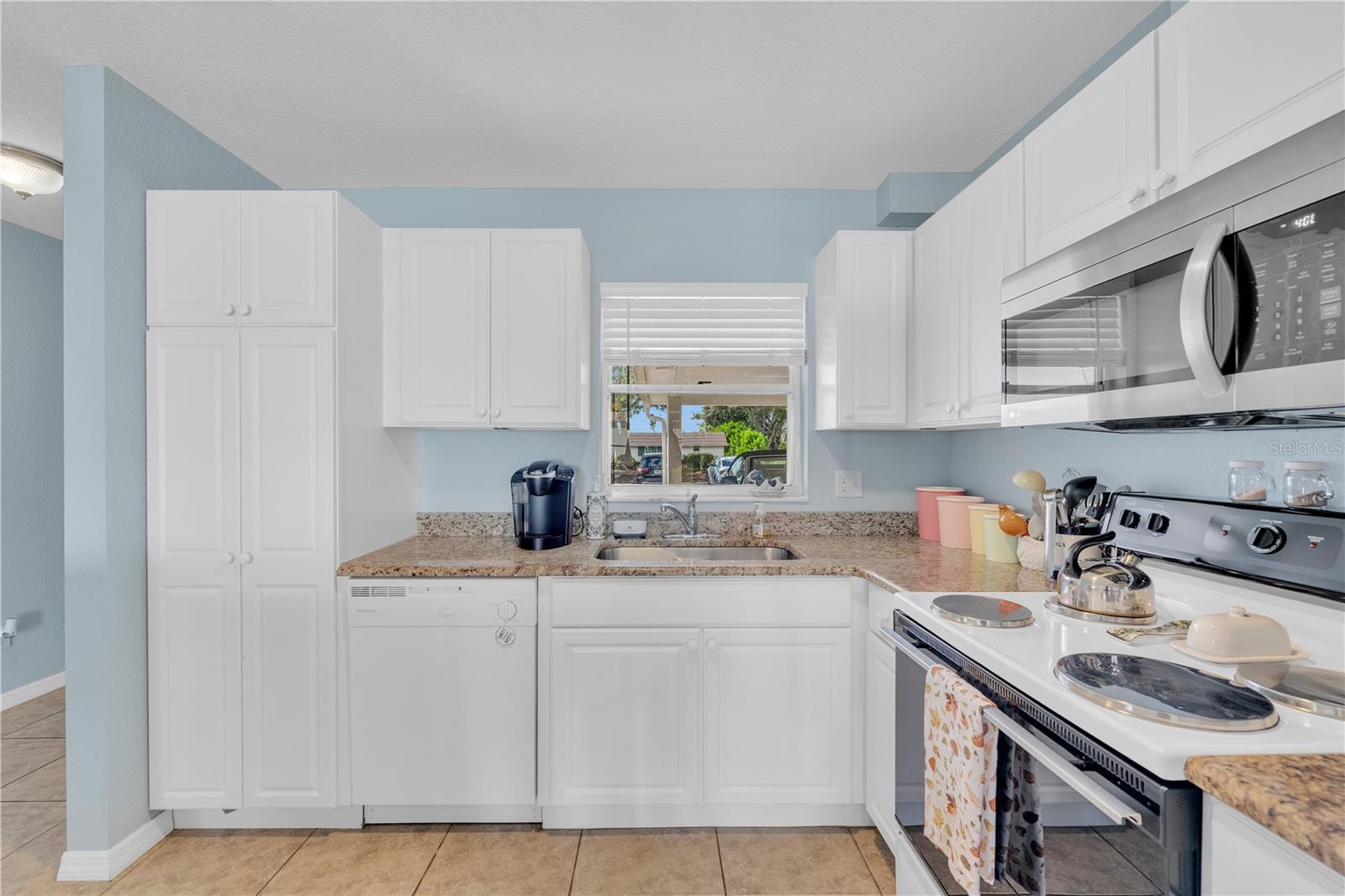 STRATHMORE RIVERSIDE II - Residential Lease