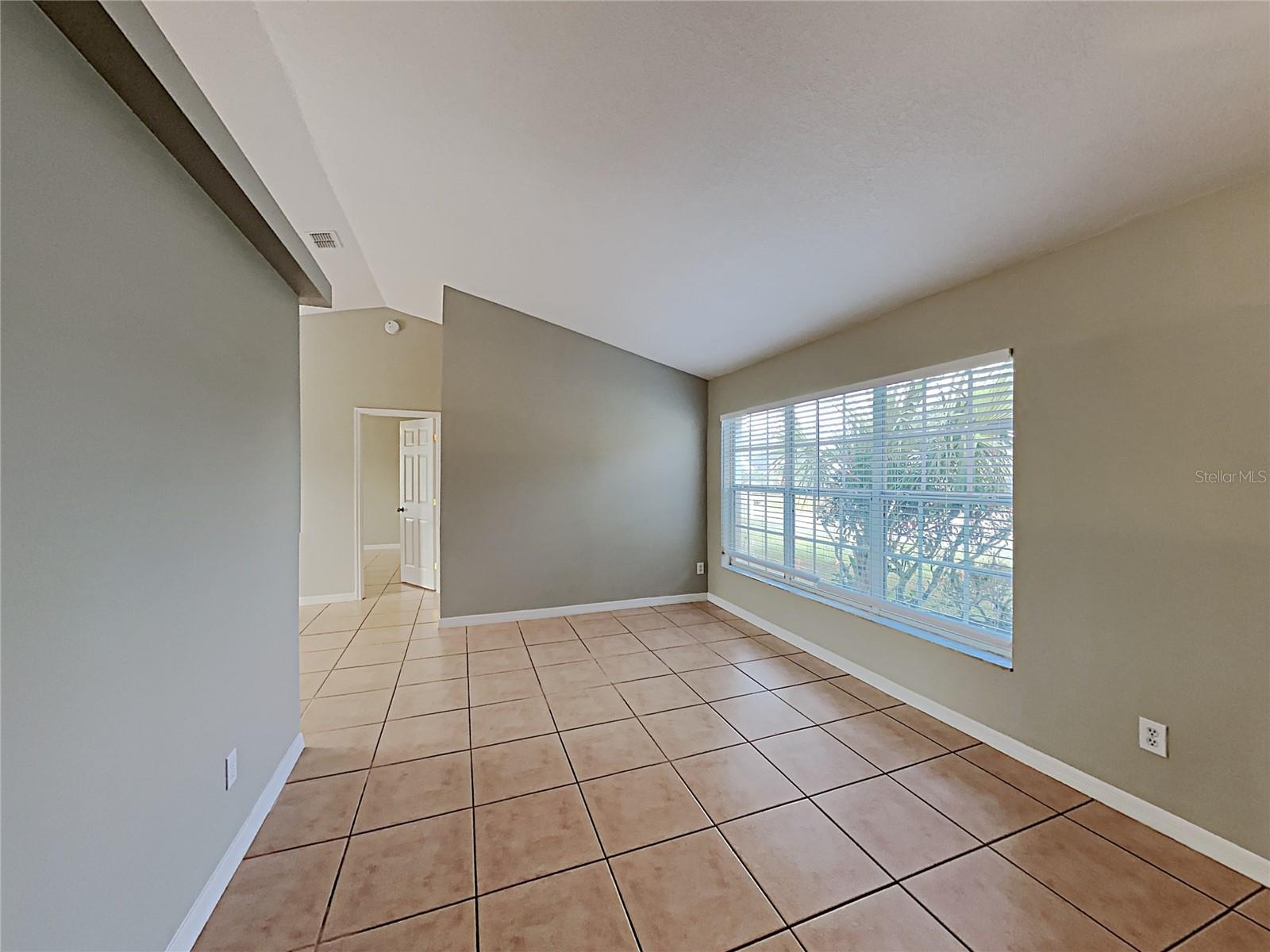 LOMA VISTA SEC 02 - Residential Lease