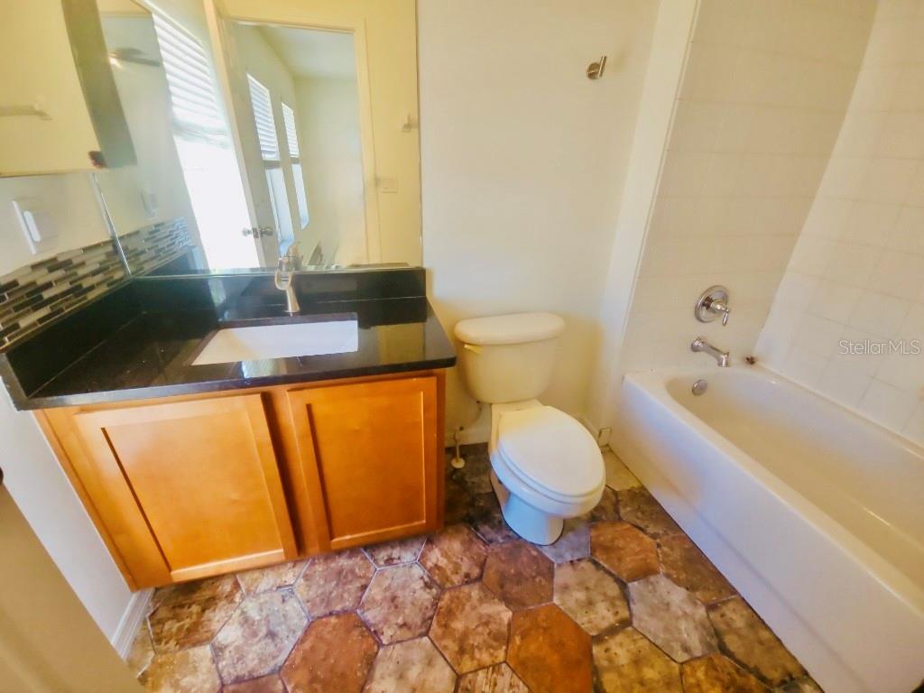 OAKS AT RIVERVIEW - Residential Lease