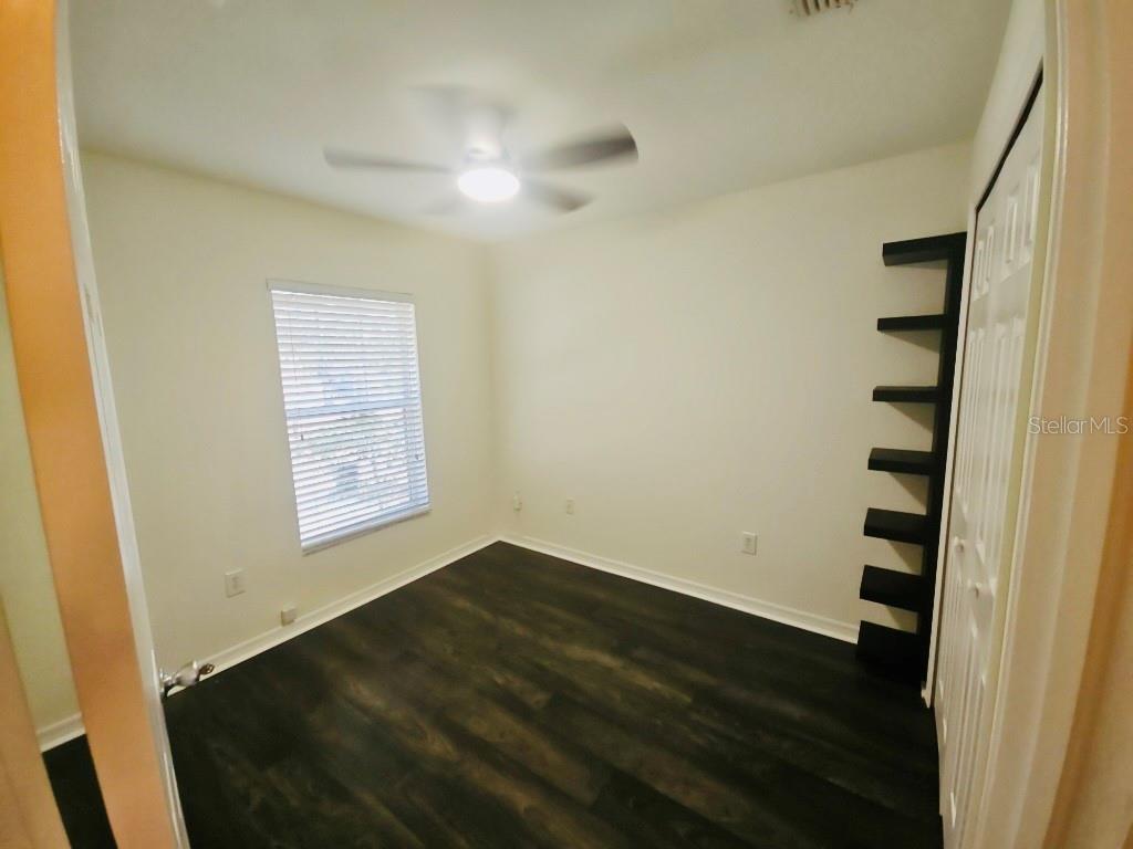 OAKS AT RIVERVIEW - Residential Lease