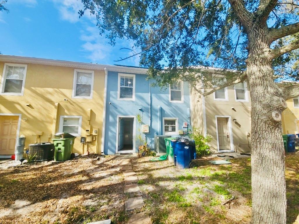 OAKS AT RIVERVIEW - Residential Lease