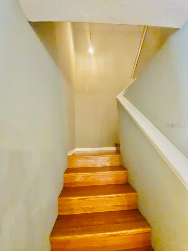 OAKS AT RIVERVIEW - Residential Lease