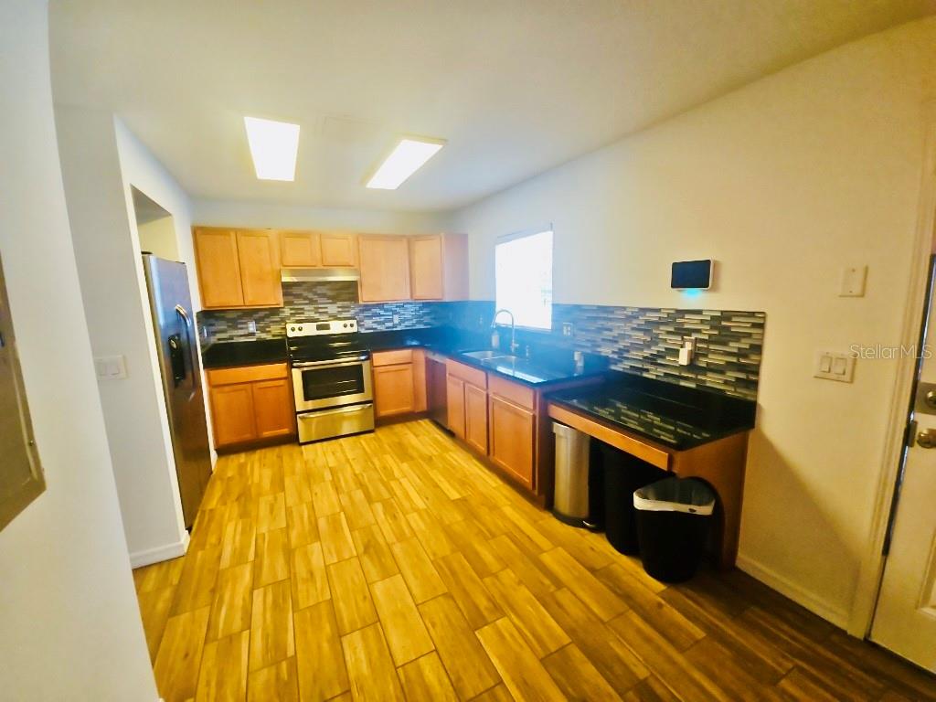 OAKS AT RIVERVIEW - Residential Lease