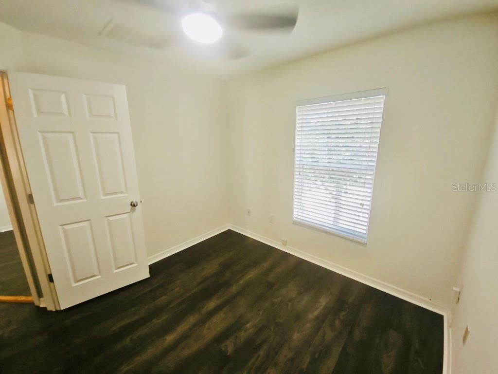 OAKS AT RIVERVIEW - Residential Lease