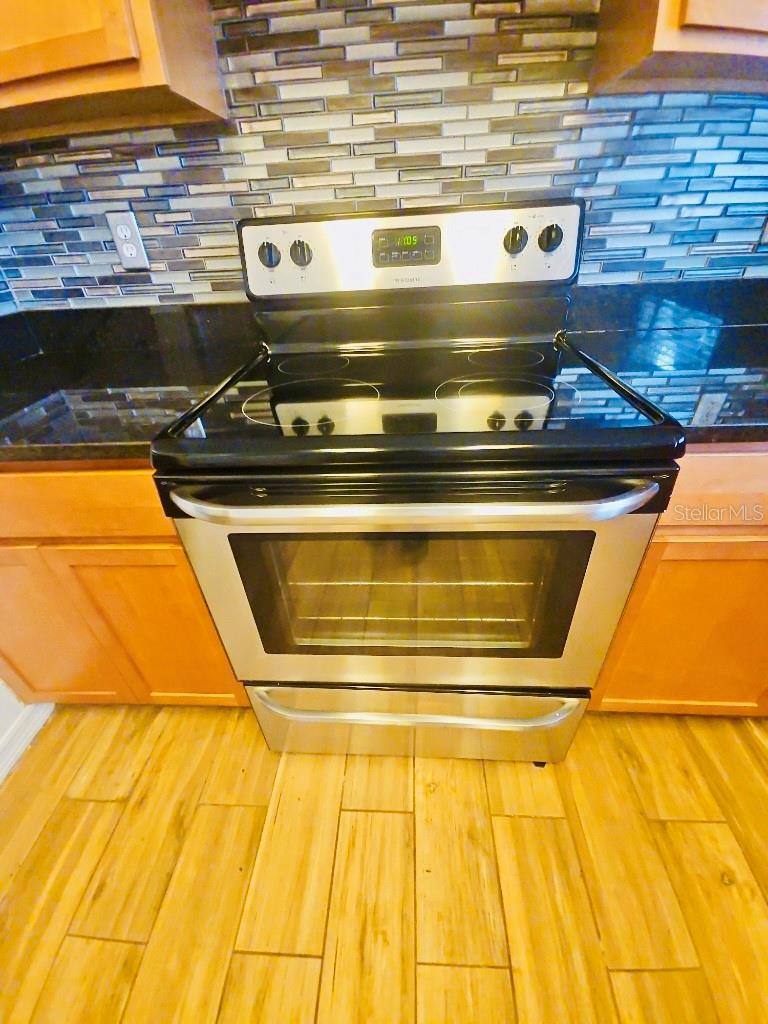 OAKS AT RIVERVIEW - Residential Lease