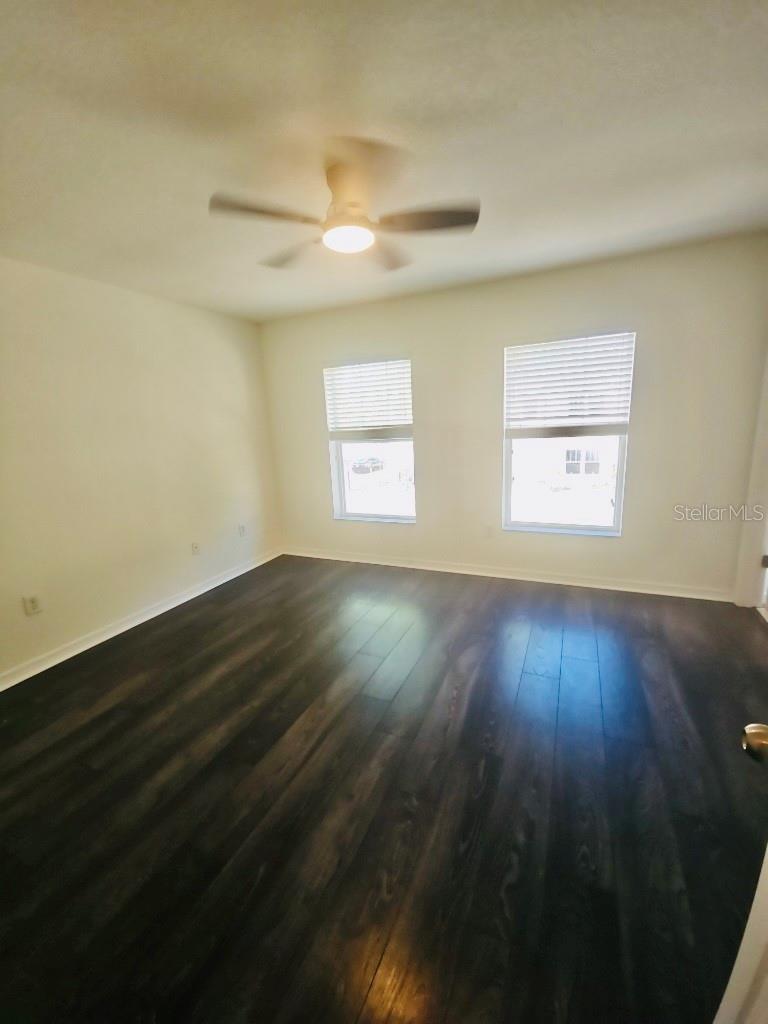 OAKS AT RIVERVIEW - Residential Lease