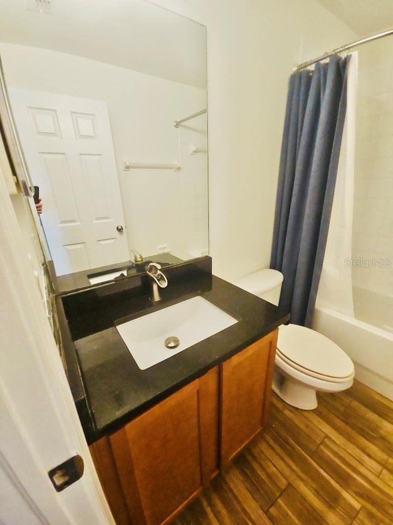 OAKS AT RIVERVIEW - Residential Lease