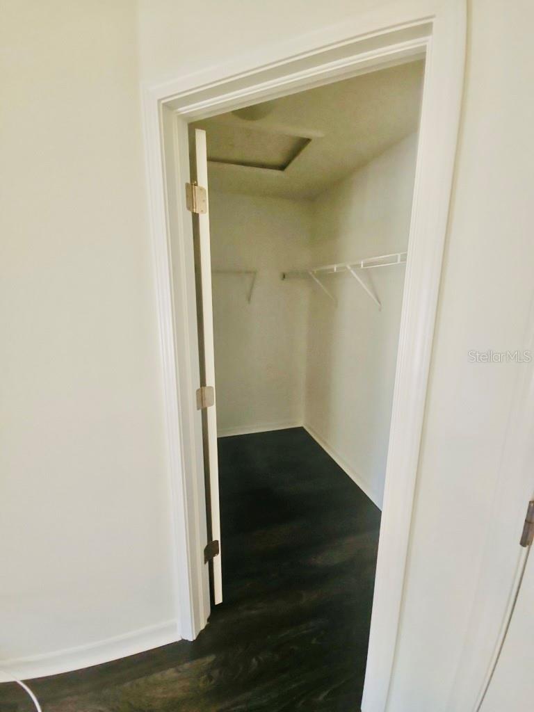 OAKS AT RIVERVIEW - Residential Lease