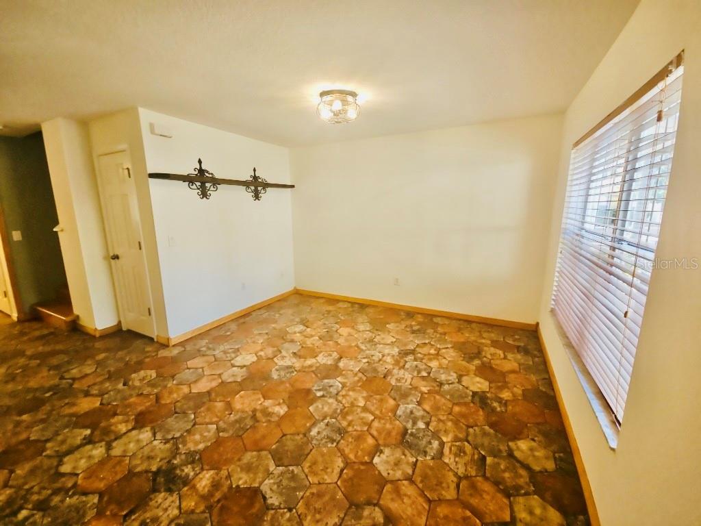 OAKS AT RIVERVIEW - Residential Lease