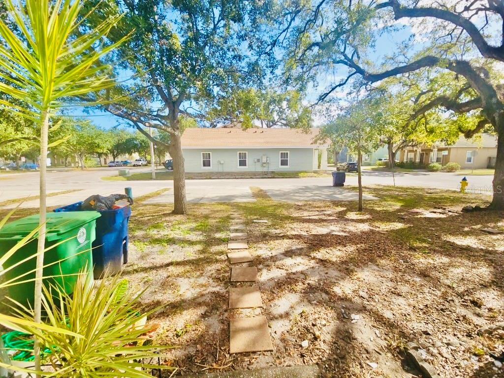 OAKS AT RIVERVIEW - Residential Lease