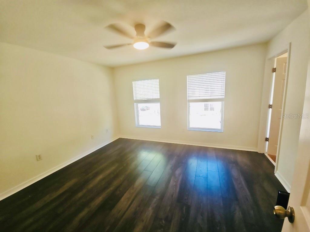 OAKS AT RIVERVIEW - Residential Lease