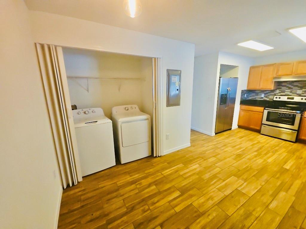 OAKS AT RIVERVIEW - Residential Lease