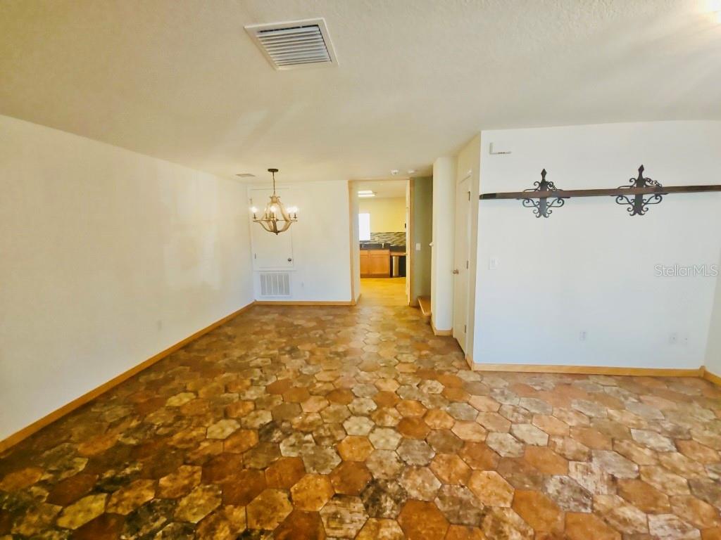 OAKS AT RIVERVIEW - Residential Lease