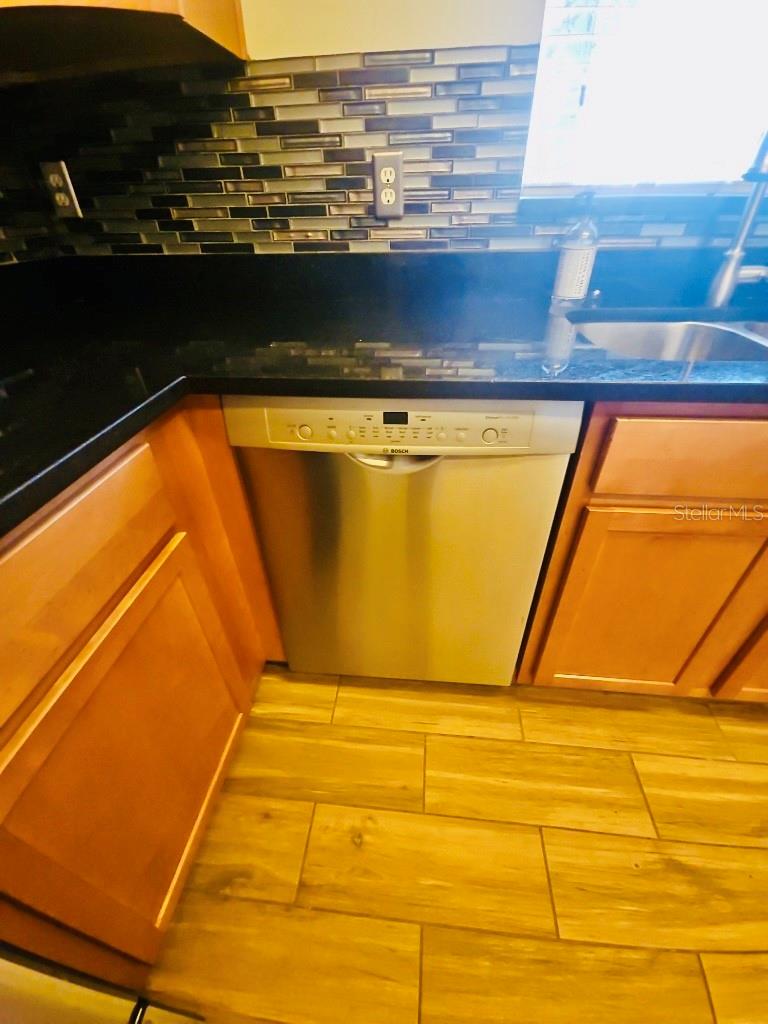 OAKS AT RIVERVIEW - Residential Lease