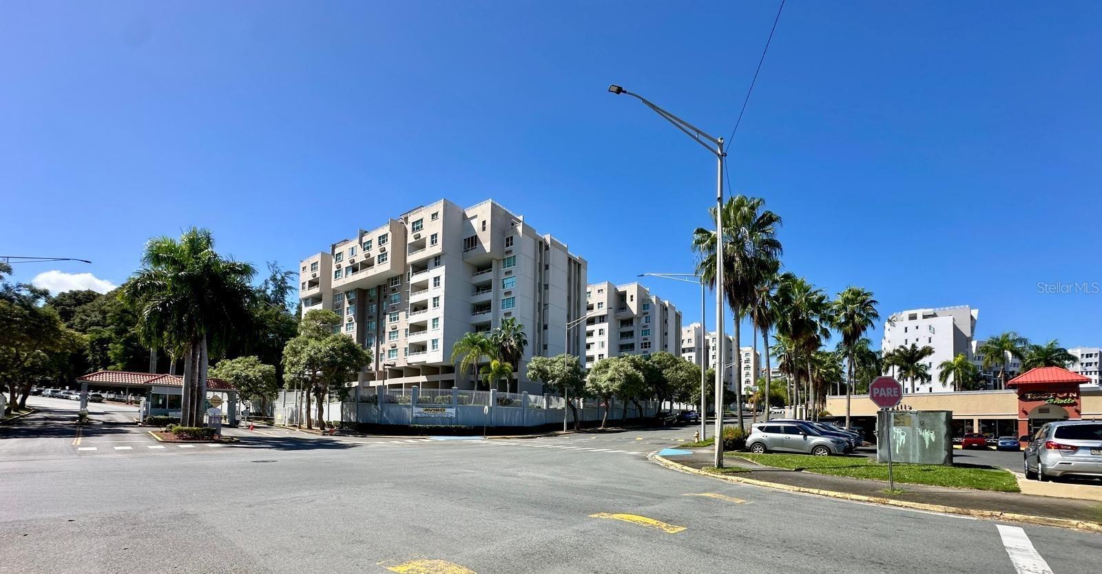 Cond. Torres del Escorial 4002 AVE. JOSE DE DIEGO 606