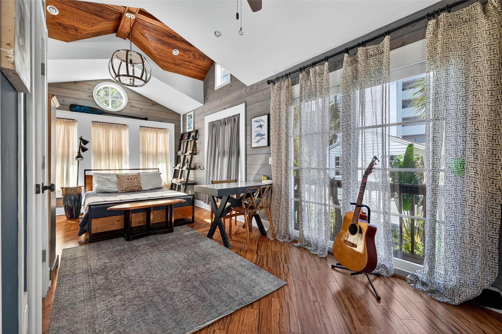 MOREY BEACH - Residential