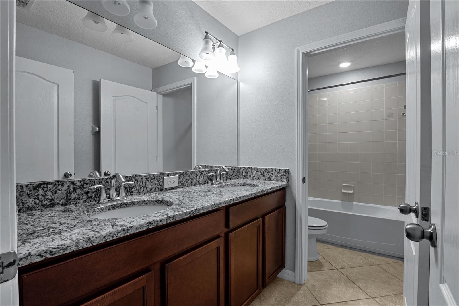 SUMMERFIELD CROSSINGS VILLAGE 2 TR - Residential Lease