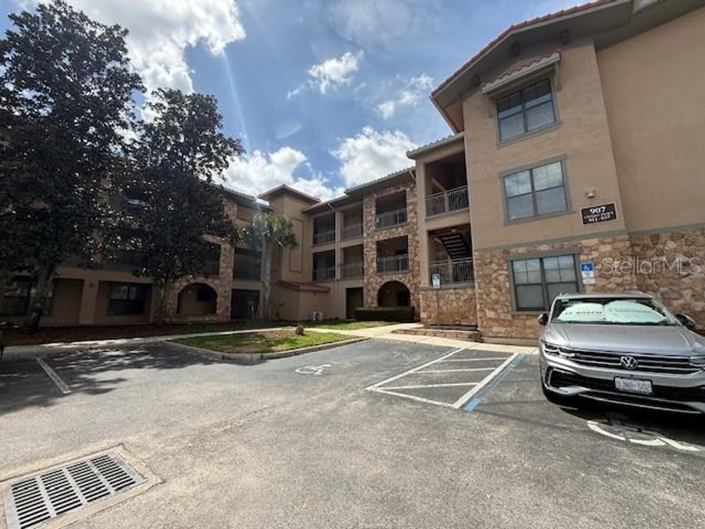 Photo of 907 Charo Parkway #915, Davenport, FL 33897 (MLS # S5148944)