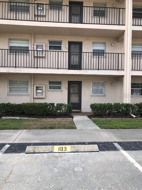 SEASONAL OR ANNUAL CONDO. Great Location! Off of Venice Ave. Adorable, comfortable split floorplan two bedroom, two bath condo with split floorplan. Kitchen pass-thru to dining/living room. Large lanai runs the full length of unit ready for you to relax on with the gulf breezes, or all weather with windows closed. King master bedroom with shower and walk-in closet. Sunny Guest room has queen bed and tub/shower bathroom. Ceiling fans throughout.
On site laundry facility and inviting pool area. Tennis/Pickleball courts. You can't beat the location! Easy to get everywhere from this convenient location. Historic downtown Venice is just over the bridge with it's great restaurants, shops, and community events. Legacy Trail is close by too. Publix, Walgreens and other shopping is within walking distancee across the street!
January/February/March $3200. May and December $2200. Off Season $1800. Long term negotiable. Also available as an Annual.