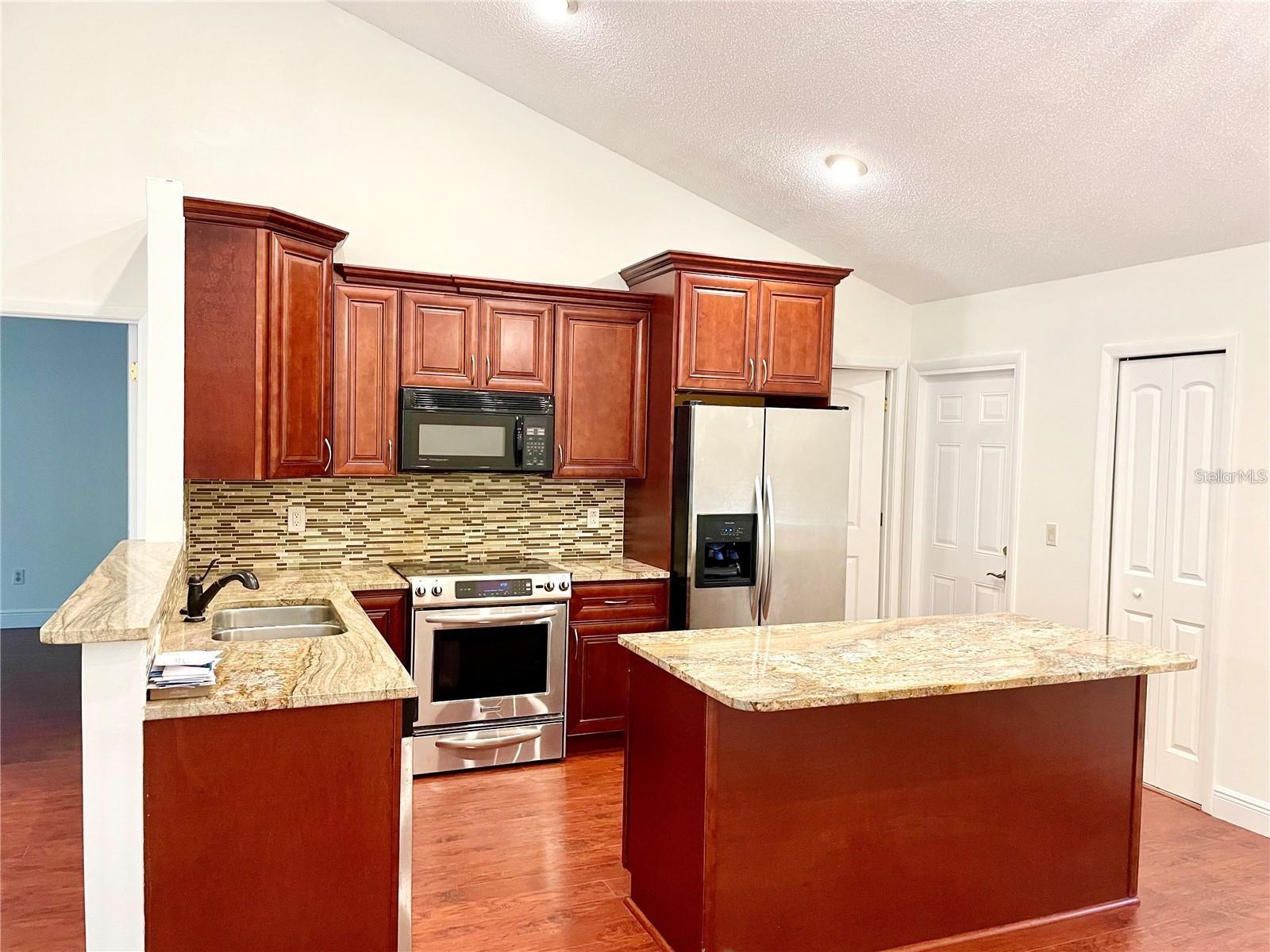 957 SOUTHRIDGE TRAIL